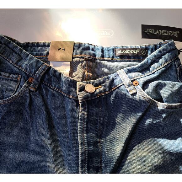 NWT - Blank NYC Med-Wash In My Head Baxter Ribcage V-Front Straight Leg Jeans 27 - Picture 2 of 6